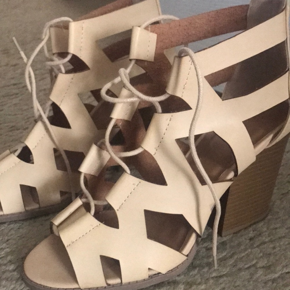 Nude wedges